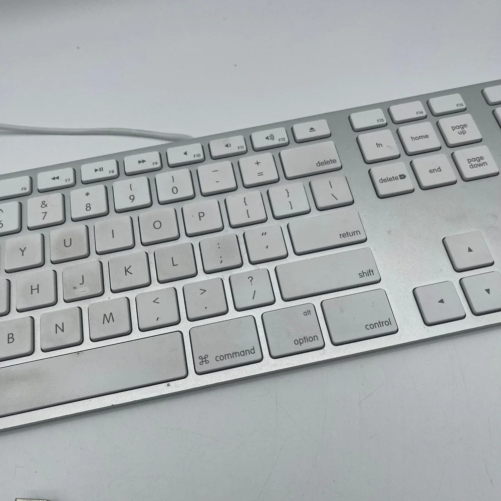 Apple A1243 Wired Keyboard with Numeric Keypad Silver Aluminum MB110LL/B Mac